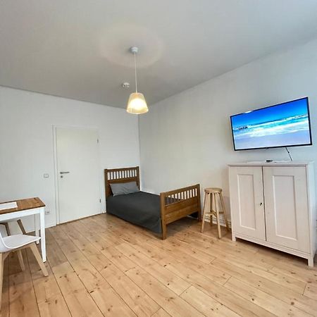 Ferienwohnung Im Stadtzentrum Von Bernau - Schoene Ferienwohnung Mit 1 1/2 Zimmern, Bad, Spuelmaschine, Waschmaschine, Komplette Kueche, Wlan Bernau bei Berlin Exterior photo