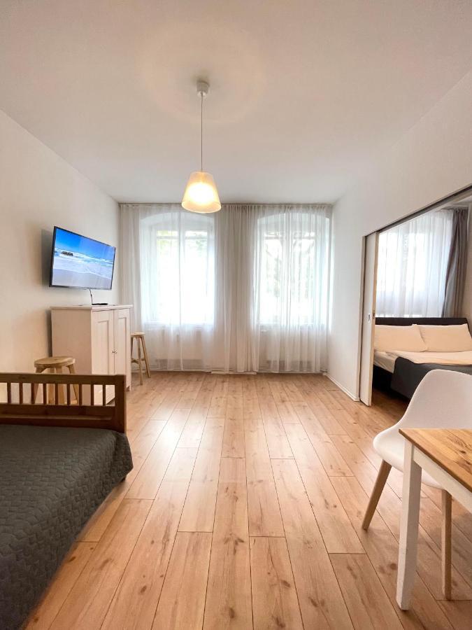 Ferienwohnung Im Stadtzentrum Von Bernau - Schoene Ferienwohnung Mit 1 1/2 Zimmern, Bad, Spuelmaschine, Waschmaschine, Komplette Kueche, Wlan Bernau bei Berlin Exterior photo